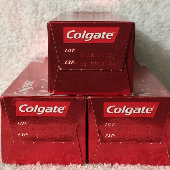 Colgate Optic White Stain Fighter Toothpaste Mint - Picture 2 of 8